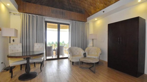 Honeymoon Suite with Panoramic View - Image 9